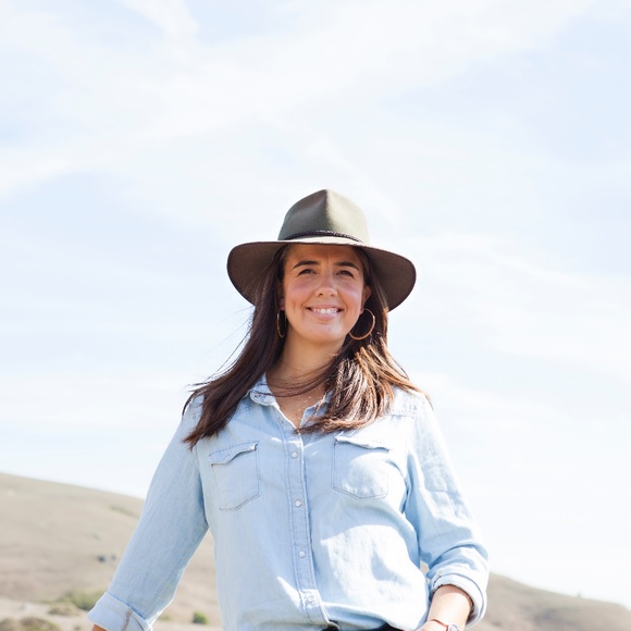 Meet your Posher, Melissa - Picture 3 of 5